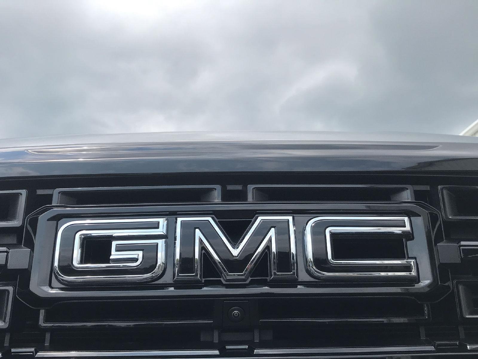 Used 2026 GMC Acadia Elevation w/ Black Edition AWD/4WD image 32