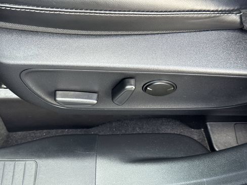 Certified 2025 Ford Escape Platinum FWD image 24