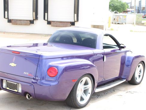 Used 2004 Chevrolet SSR w/ Preferred Equipment Group RWD image 10