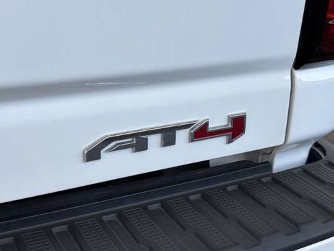Used 2023 GMC Sierra 2500 AT4 w/ AT4 Preferred Package AWD/4WD image 10
