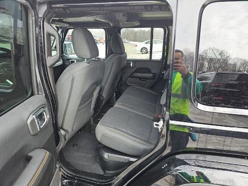 Used 2025 Jeep Wrangler Unlimited Rubicon 4xe w/ Safety Group image 18