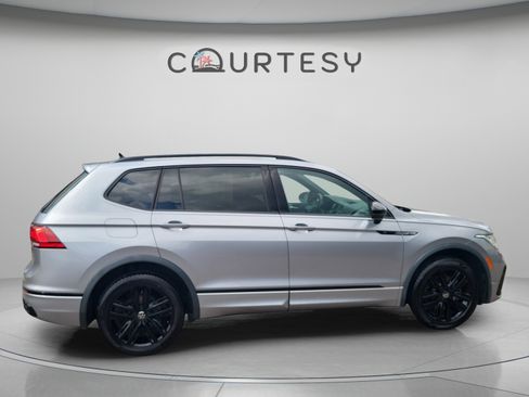 Used 2022 Volkswagen Tiguan SE R-Line FWD image 6