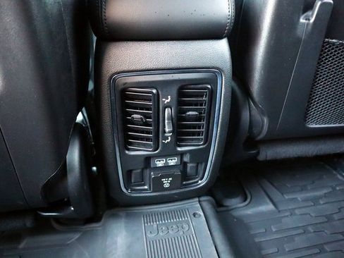 Used 2021 Jeep Grand Cherokee Limited image 28