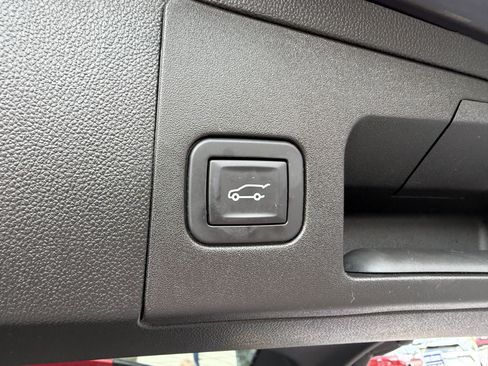 Used 2019 Cadillac XT5 Luxury w/ LPO, Radiant Package FWD image 14