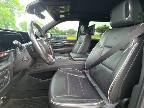 Used 2021 Cadillac Escalade ESV Premium Luxury w/ Driver Assist Tech Package AWD/4WD image 4