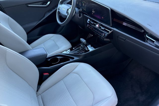 Certified 2025 Kia Niro EX Touring FWD image 21