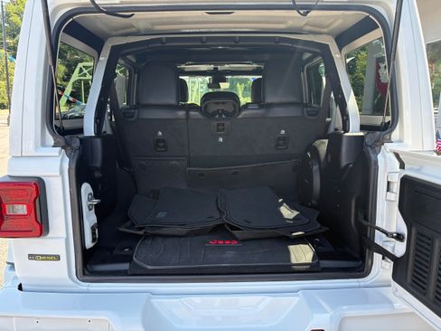 Certified 2022 Jeep Wrangler Unlimited Sahara AWD/4WD image 11