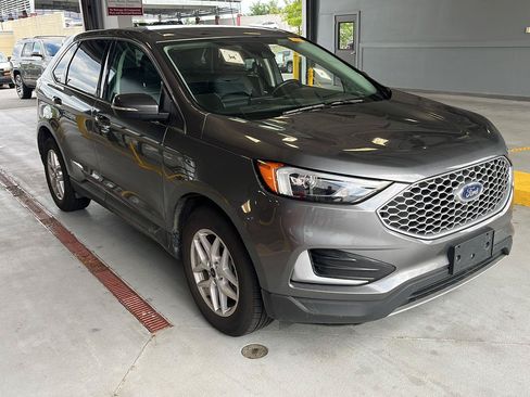 Used 2024 Ford Edge SEL AWD/4WD image 2
