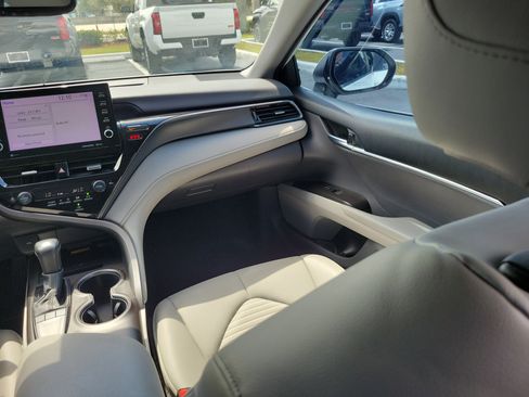 Used 2022 Toyota Camry SE w/ Audio Upgrade Package image 17