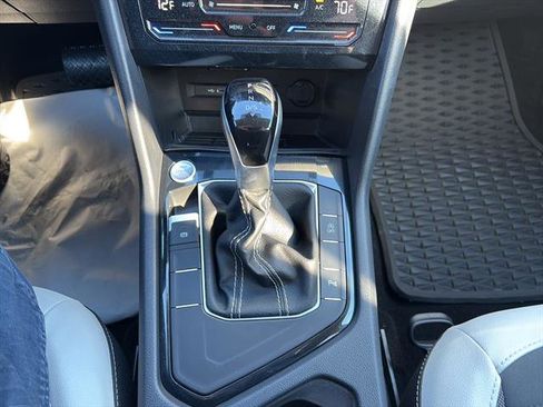 Certified 2025 Volkswagen Taos SE image 24