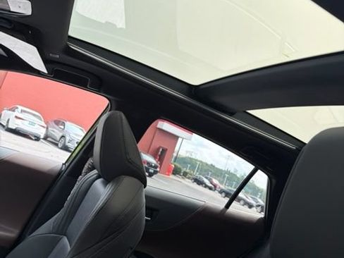 Used 2024 Toyota Venza Limited AWD/4WD image 12