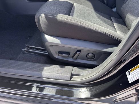 Used 2025 Nissan Rogue SV FWD image 20