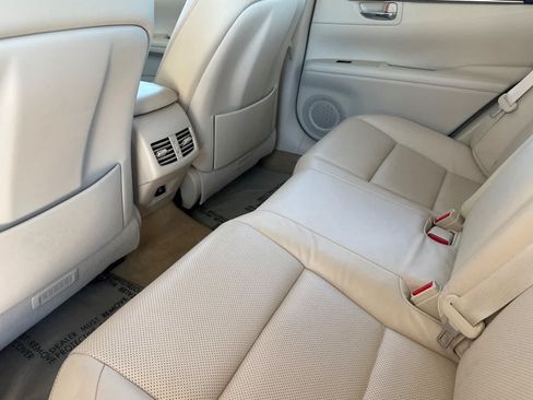 Used 2014 Lexus ES 300h w/ Luxury Package w/Bamboo Trim FWD image 4
