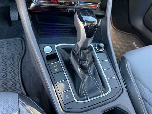 Certified 2025 Volkswagen Jetta SEL image 35