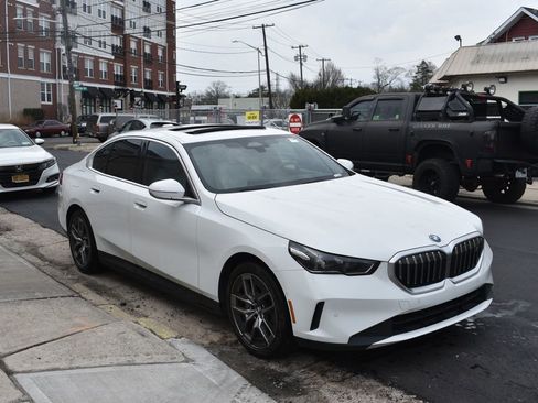 Used 2024 BMW i5 eDrive40i RWD image 4