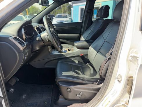 Used 2015 Jeep Grand Cherokee Laredo w/ Quick Order Package 23E AWD/4WD image 12