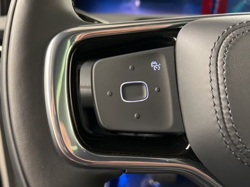 Used 2025 Lincoln Nautilus Premier w/ Equipment Group 102A image 19