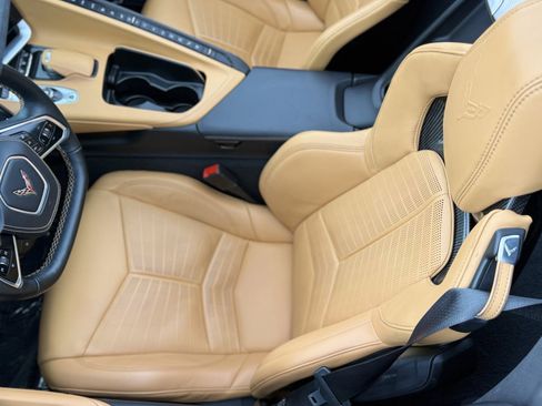 Used 2021 Chevrolet Corvette Stingray Premium Conv w/ Z51 Performance Package RWD image 32