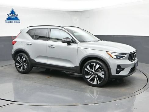 Used 2024 Volvo XC40 B5 Plus w/ Climate Package AWD/4WD image 1