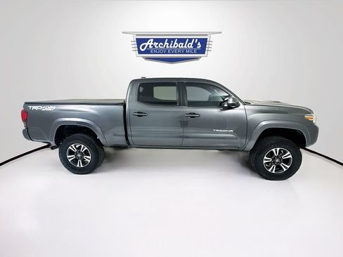 Used 2018 Toyota Tacoma TRD Sport AWD/4WD image 9