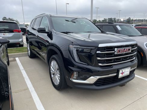 Used 2025 GMC Acadia Elevation w/ Elevation Premium Package image 3