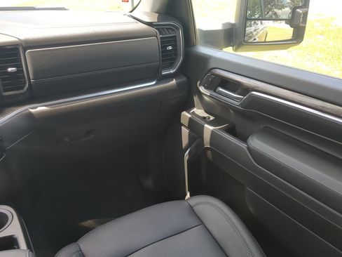 Used 2024 Chevrolet Silverado 2500 LTZ AWD/4WD image 17