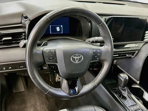 Used 2025 Toyota Camry SE FWD image 18