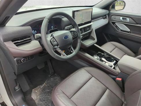 New 2026 Ford Explorer Platinum image 3