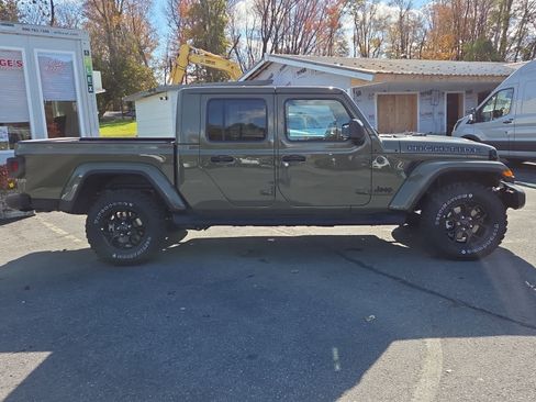 New 2025 Jeep Gladiator Sport image 3