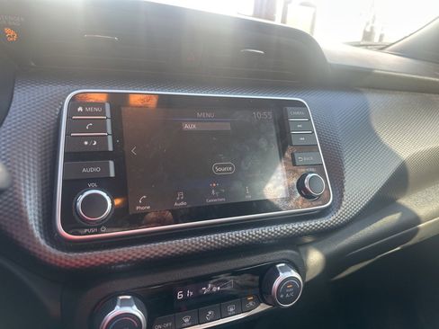 Certified 2019 Nissan Kicks SV w/ Interior Electronics Package image 12