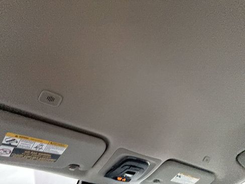 Used 2025 Toyota Corolla Cross L image 25