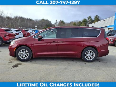 Used 2023 Chrysler Pacifica Touring-L image 9