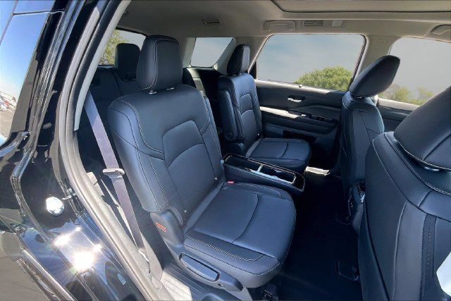 New 2026 Nissan Pathfinder SL w/ SL Premium Package (P04) FWD image 9