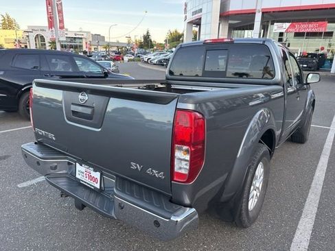 Used 2017 Nissan Frontier SV w/ SV Value Truck Package AWD/4WD image 8