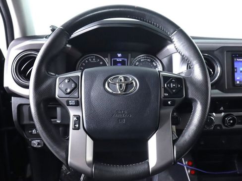 Used 2016 Toyota Tacoma SR5 w/ SR5 Appearance Package (SN) image 11