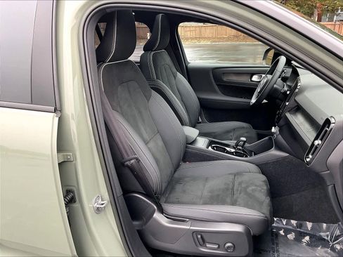 Used 2023 Volvo XC40 Recharge Ultimate image 10