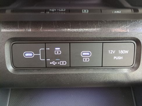 Certified 2025 Hyundai Tucson Limited FWD image 19