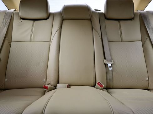 Used 2014 Toyota Avalon Limited w/ Technology Package FWD image 15