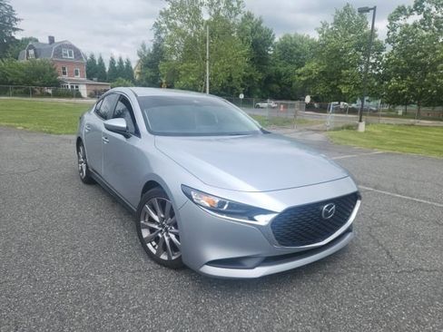 Used 2020 MAZDA MAZDA3 Sedan w/ Select Package FWD image 2