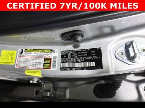 Used 2024 Toyota Highlander XLE image 30