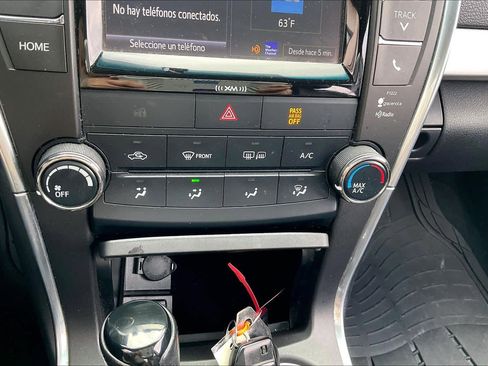 Used 2017 Toyota Camry SE image 32