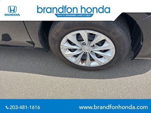Used 2017 Toyota Camry LE FWD image 31