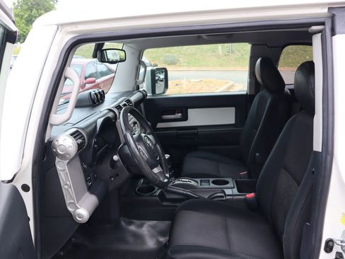 Used 2010 Toyota FJ Cruiser 4WD image 9