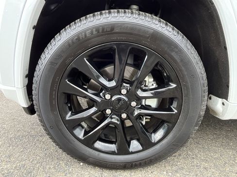 Used 2018 Jeep Grand Cherokee Altitude AWD/4WD image 31