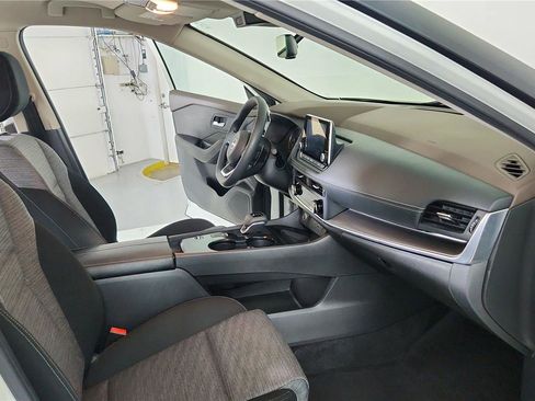 Certified 2023 Nissan Rogue SV image 25