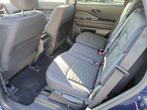 New 2025 Nissan Pathfinder SV image 12