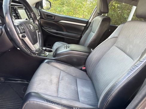 Used 2018 Toyota Highlander Plus AWD/4WD image 29