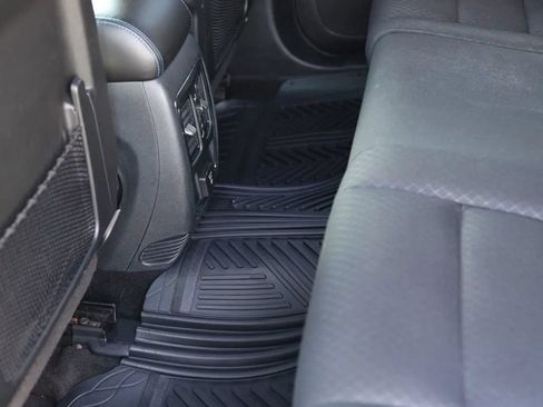 Used 2018 Jeep Grand Cherokee Laredo AWD/4WD image 32