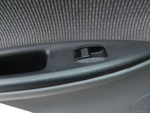 Used 2004 MAZDA MAZDA6 i image 16