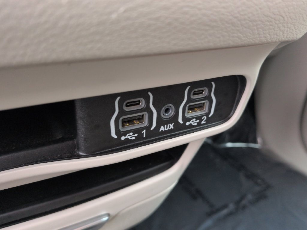 Used 2024 Chrysler Voyager LX FWD image 20